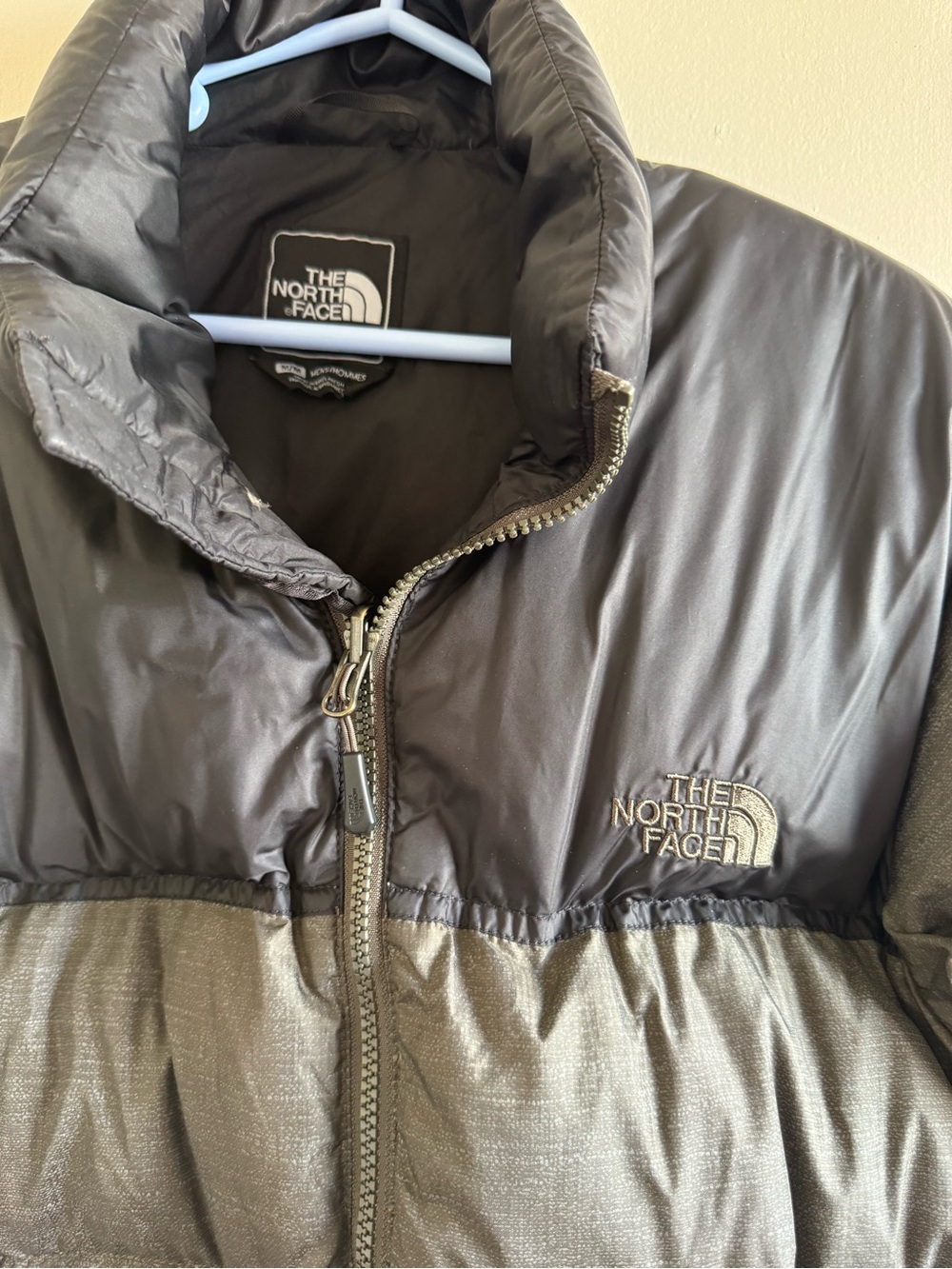 The North Face Men's Charcoal Gray Two-Tone Puffer Jacket - Picture 2 of 8